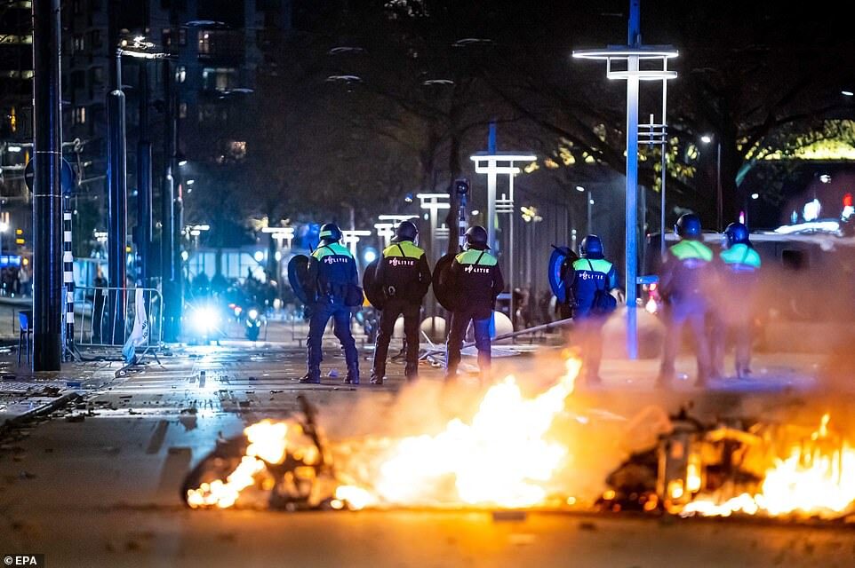 Click to enlarge protest Nov 20 rotterdam