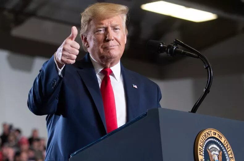trump thumbs up
