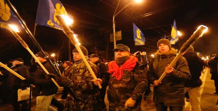 Click to enlarge Neo-Nazi torch light parade in Kiev