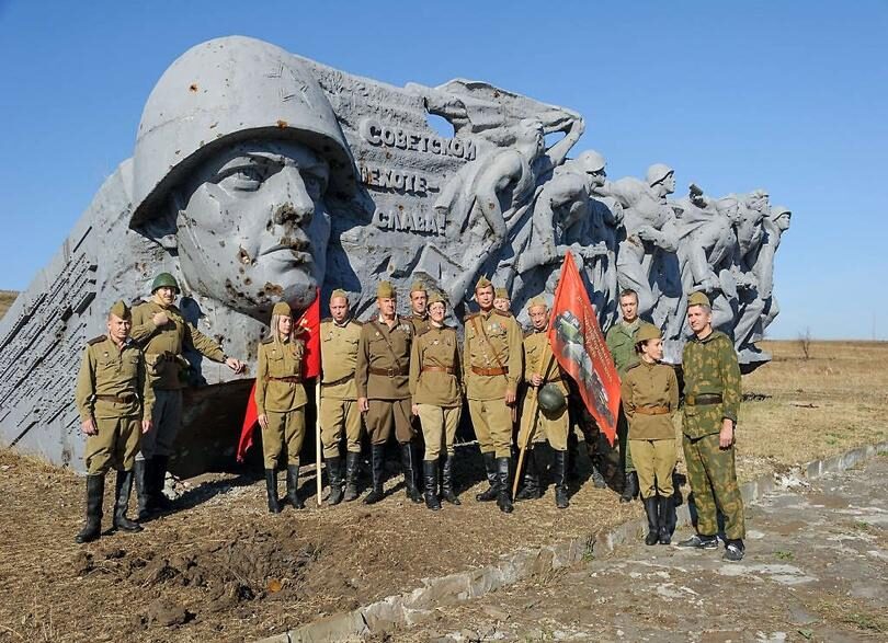 Click to enlarge Saur Mogila memorial