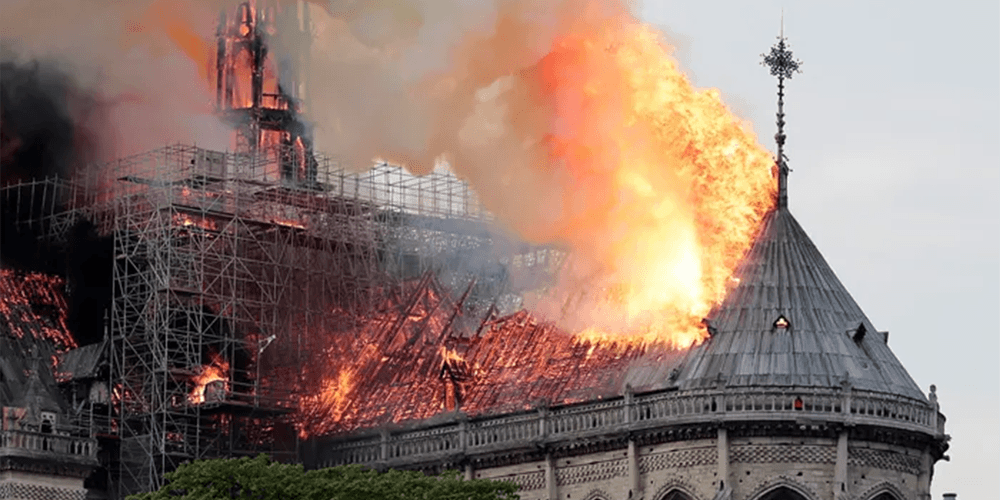 fire NOtre Dame