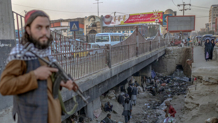 Click to enlarge taliban fighter bridge kabul afghanistan