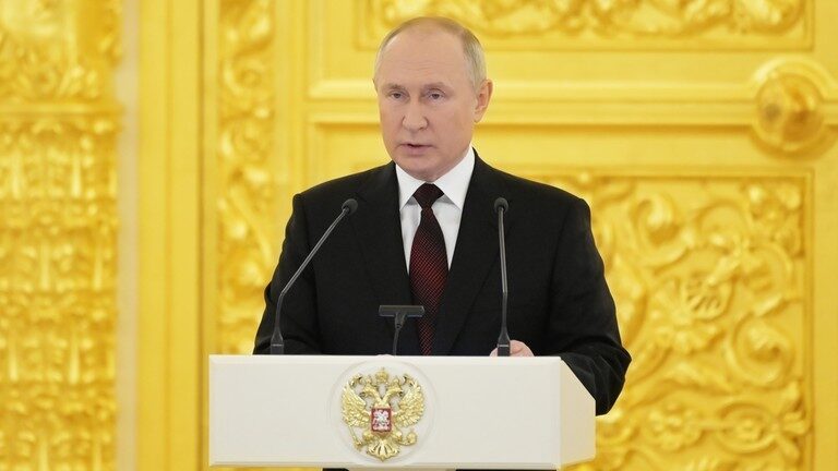 Click to enlarge Putin receive ambassadors