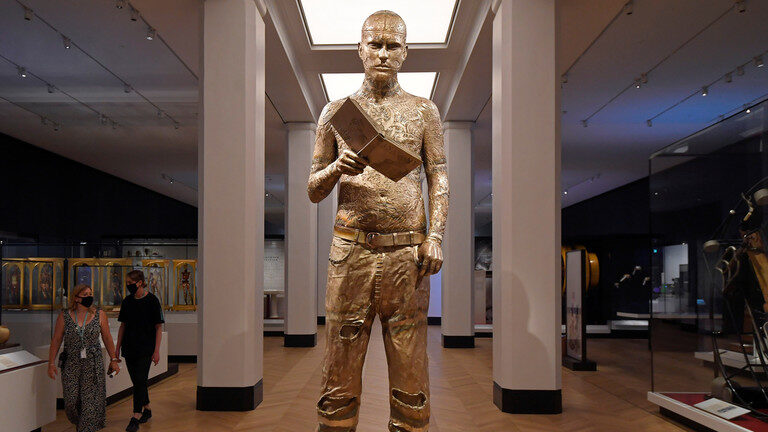 Sculpture of the 'Self-Conscious Gene'