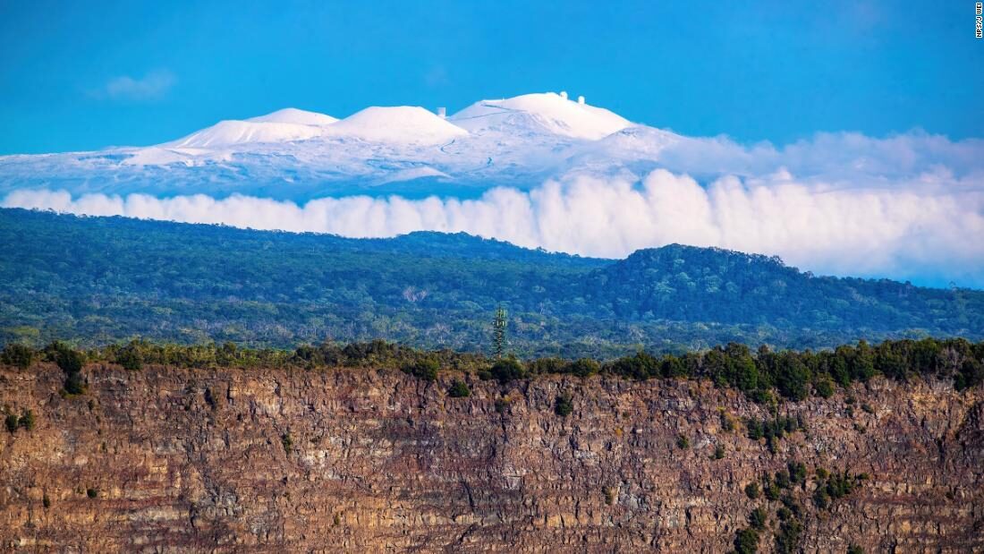 Click to enlarge Snow capped Mauna Kea on November 30, 2021 taken from Hawaii Volcanoes National Park.