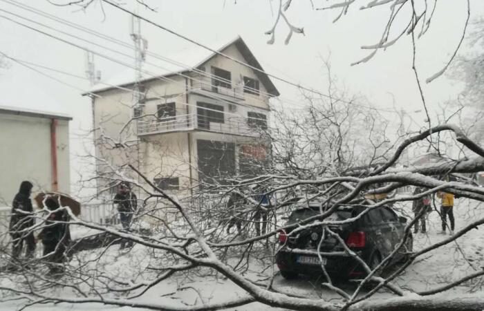 Click to enlarge Snow causes headaches in Serbia, many left without electricity