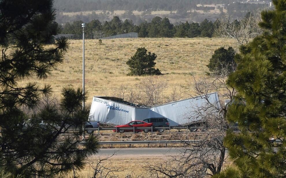 Click to enlarge Hurricane winds midwest US crushed semi
