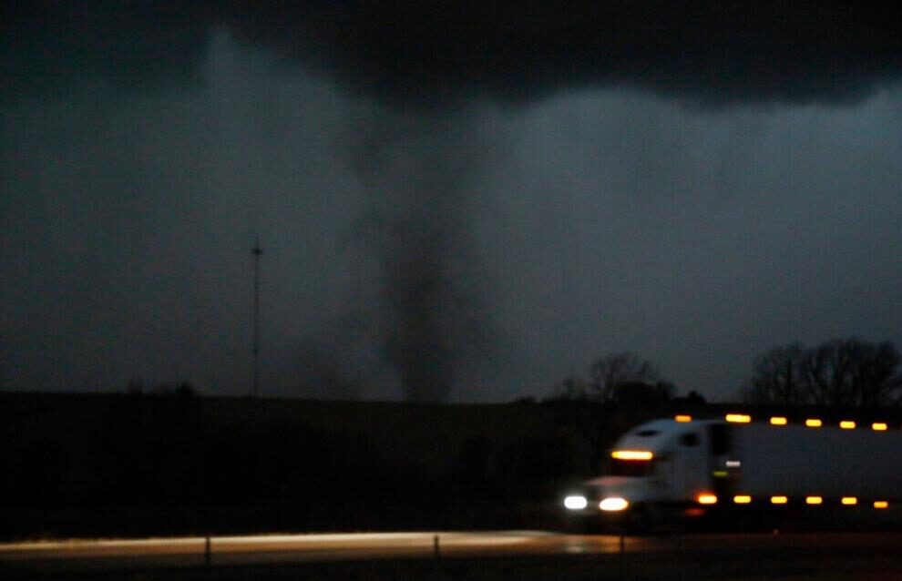 Click to enlarge hurricane winds midwest US tornato des moines