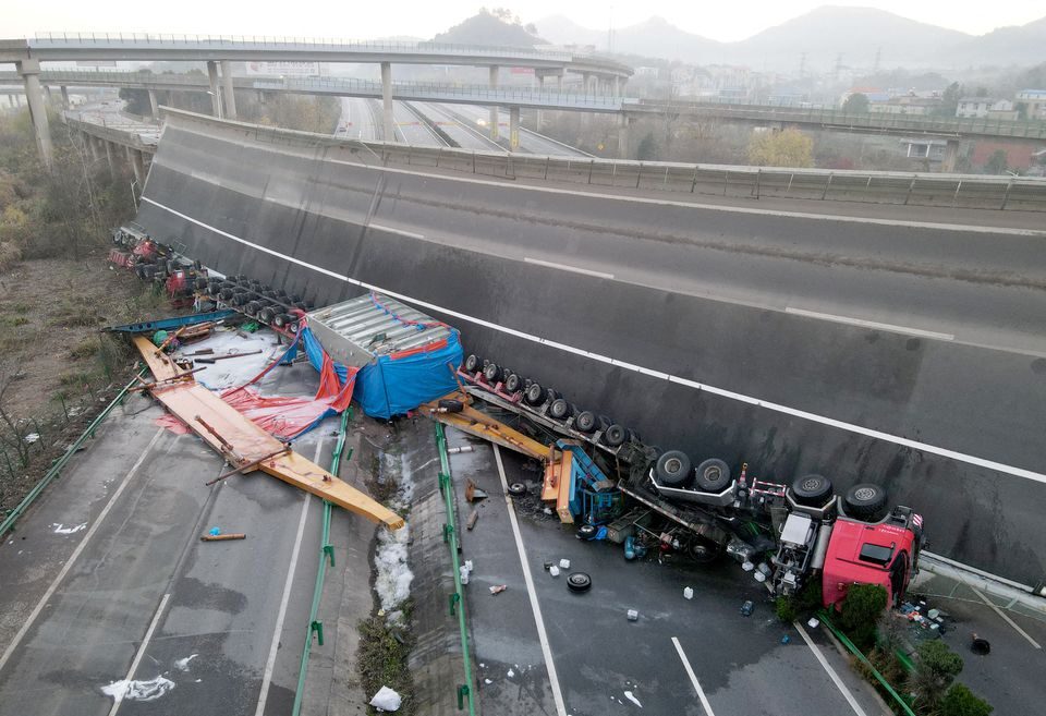 Click to enlarge highway collapse