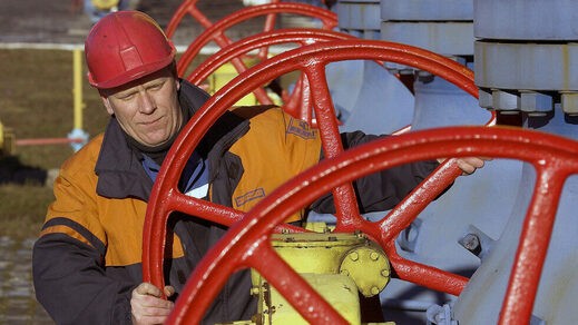worker yamal gas pipeline germany russia