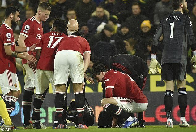 Click to enlarge footballer collapse pitch covid vaccine