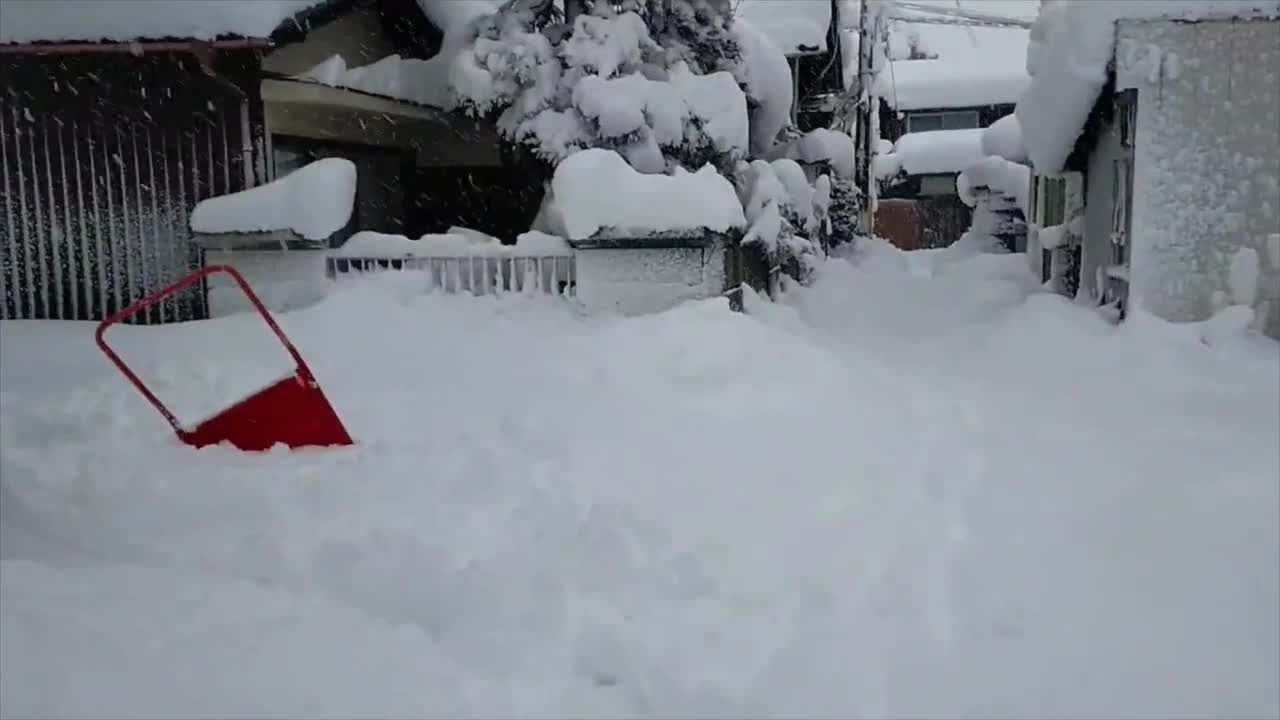 Record Snowfall Blankets Parts of Western Japan