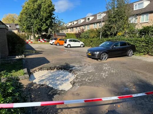 Click to enlarge sinkhole deventer