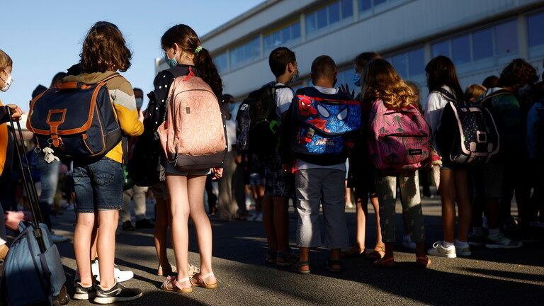 Click to enlarge Schoolchildren