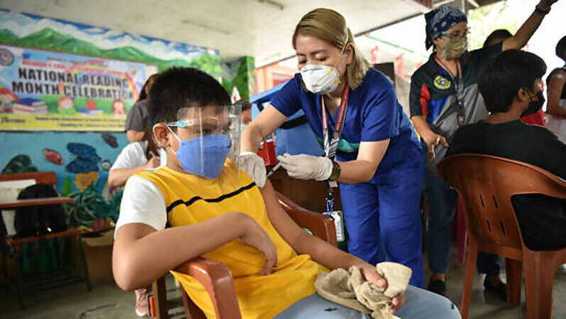 Click to enlarge Manila, Philippines vaccine clinic