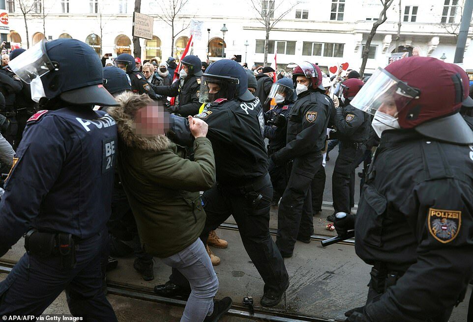 Click to enlarge austria police protest