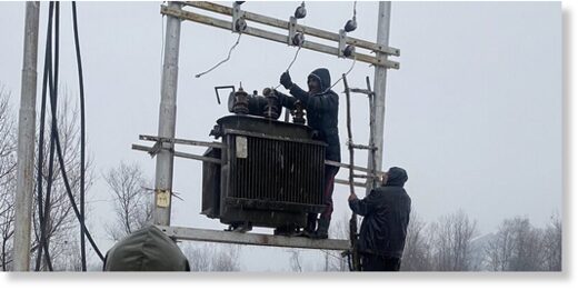 Srinagar- The heavy snowfall across the Valley has caused massive damage to the power infrastructure, including electricity transformers as well as 11 kilowatt feeders.