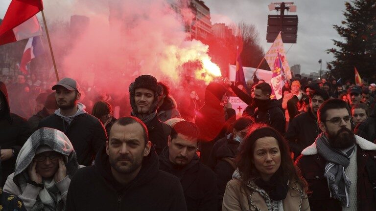 Click to enlarge Protests Paris France