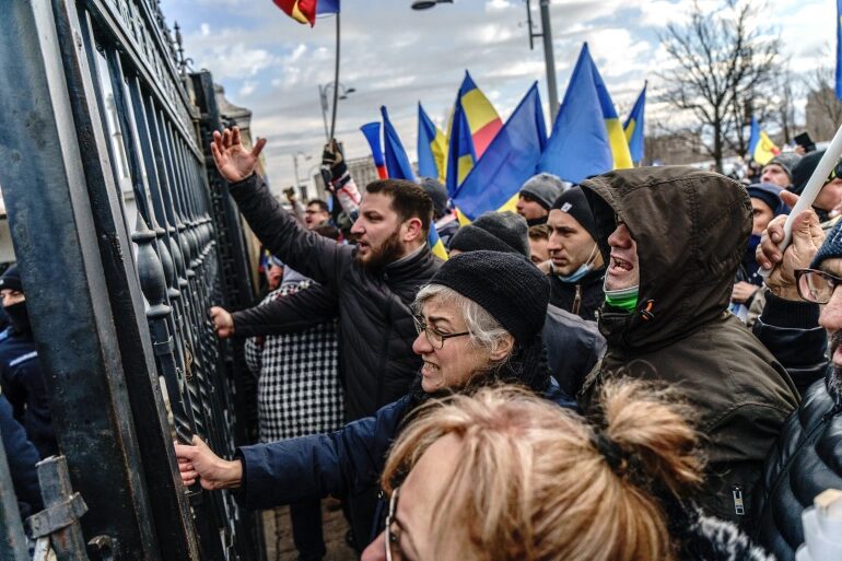 Click to enlarge romania covid protest