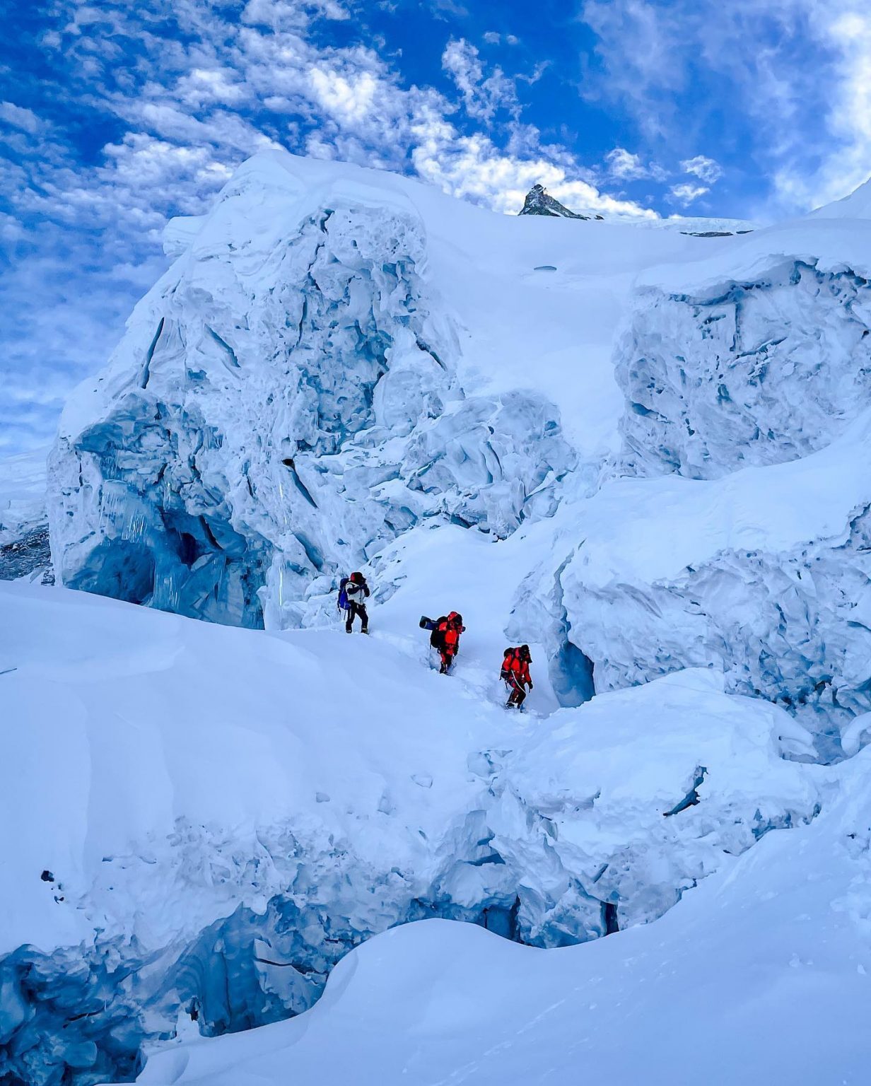 Click to enlarge Tricky conditions above Camp 1 before the latest snowstorm.