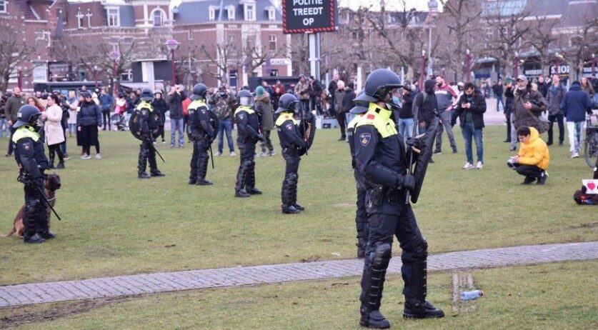Click to enlarge protest amsterdamn riot police