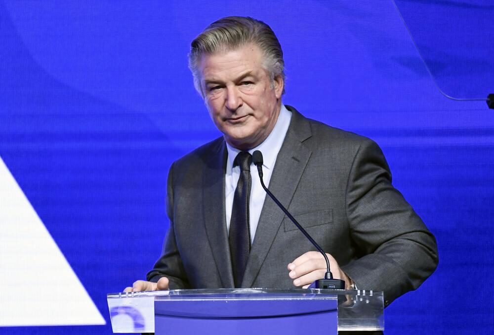 Click to enlarge alec baldwin awards ceremony
