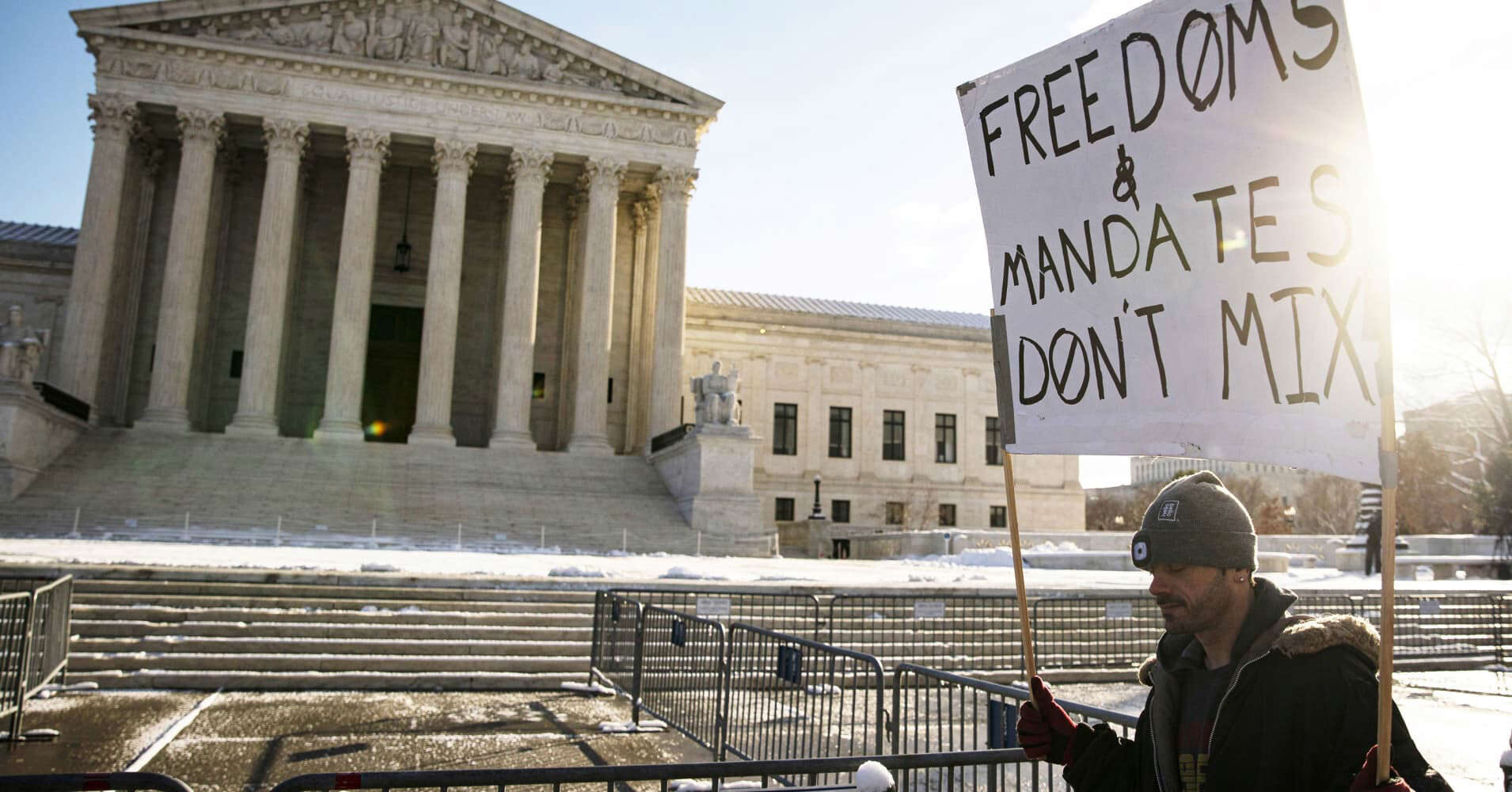 Click to enlarge vaccine mandate protester