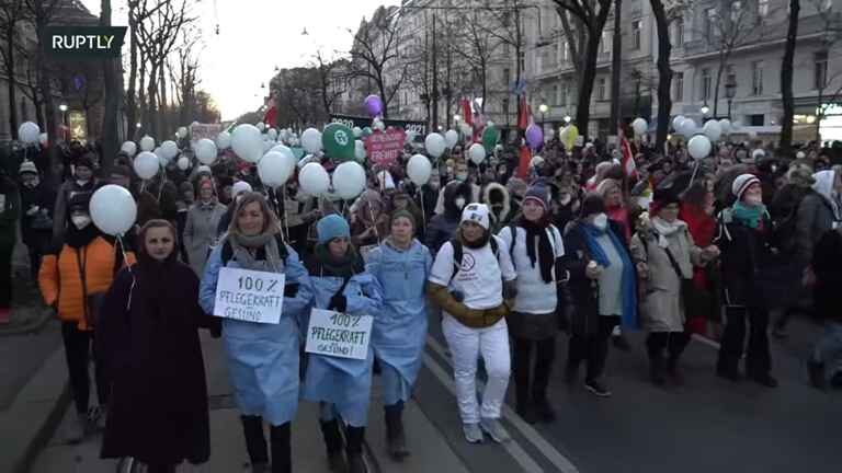 Click to enlarge vienna vaccine protest