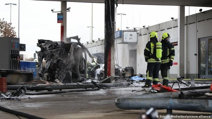 Click to enlarge gas station fire