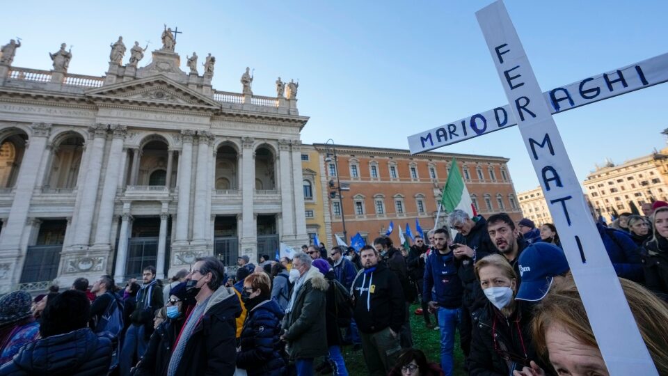protest covid mandate passport italy