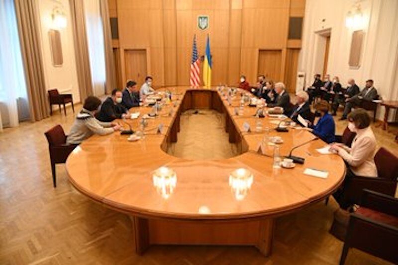 Click to enlarge Senators Travel To Kiev