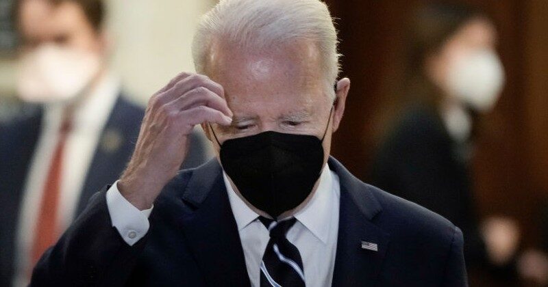 Click to enlarge biden confused head scratch