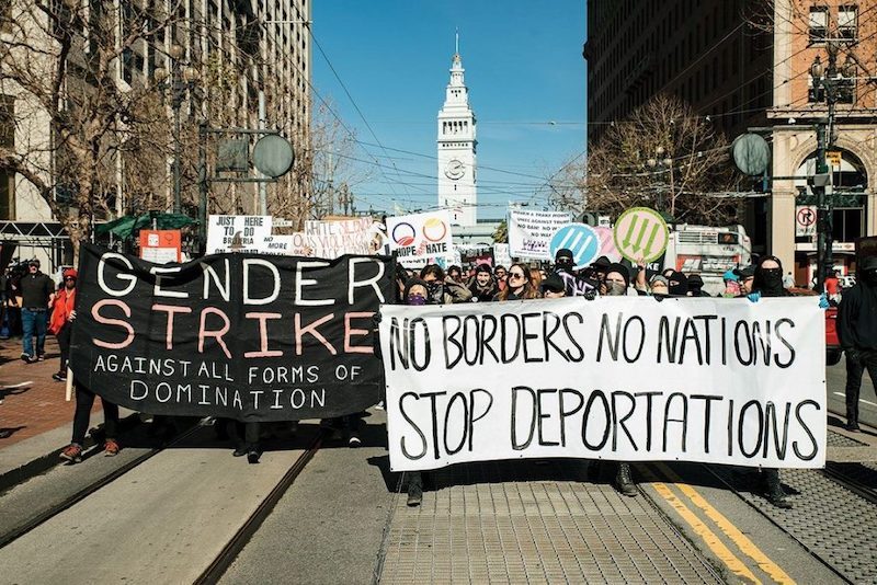 no borders sign