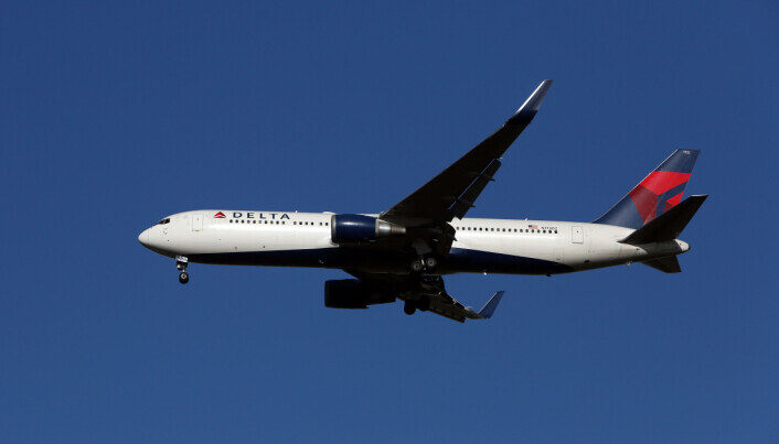 delta airlines airplane