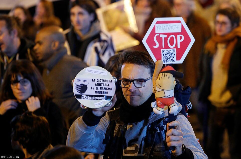spain vaccine protest