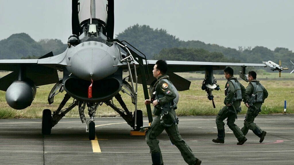 Click to enlarge china jet plane
