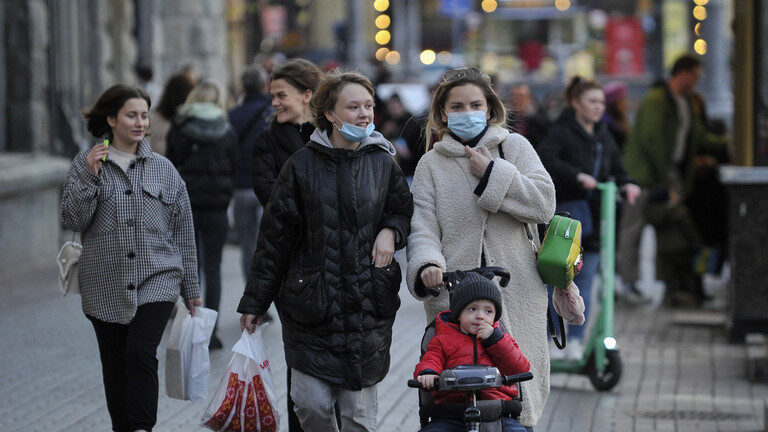 Click to enlarge People wearing face mask on the Street in Ukraine