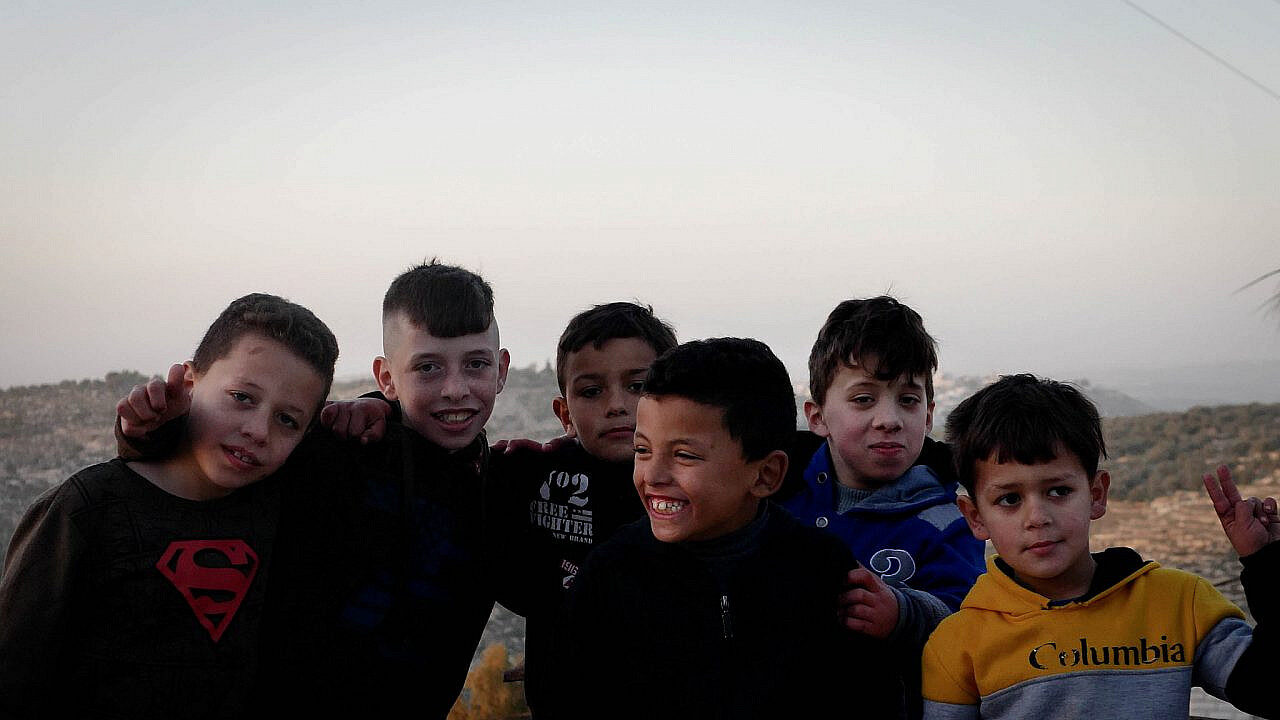 Click to enlarge palestinian children dir nizam checkpoints IDF