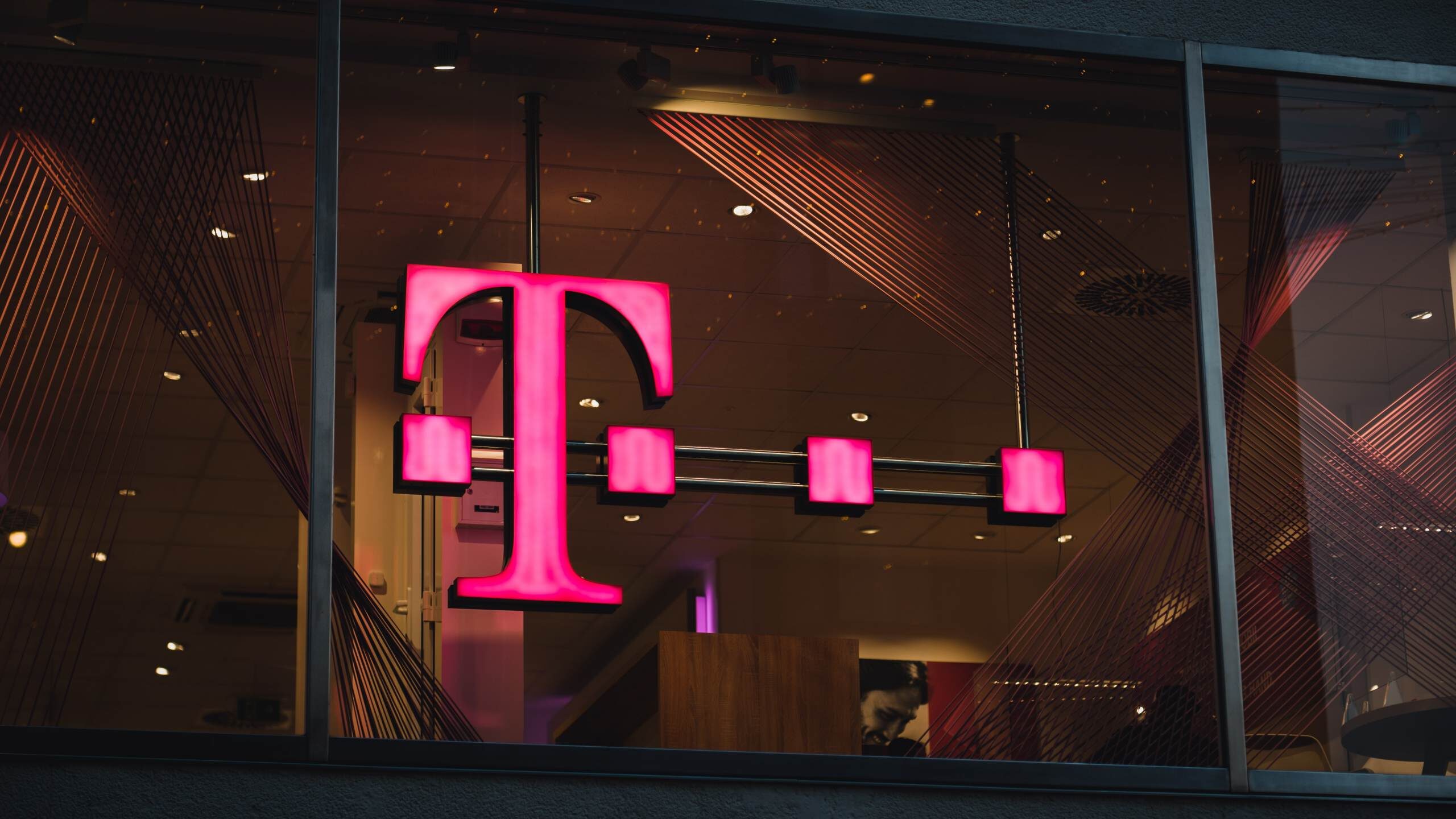 t-mobile logo