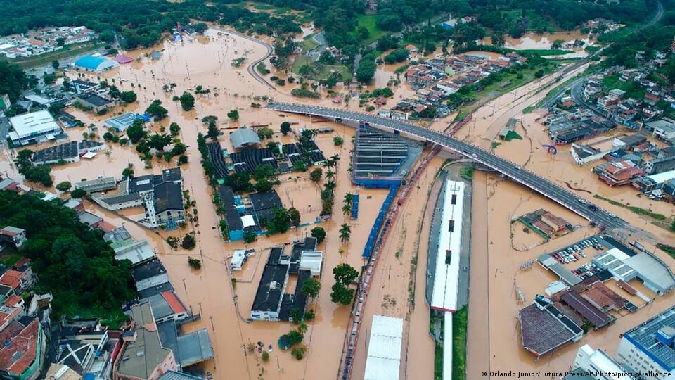 Click to enlarge Franco da Rocha City Hall warned that the dam in the region was at almost 80% of its capacity, which could lead to the opening of the floodgates and cause more flooding.