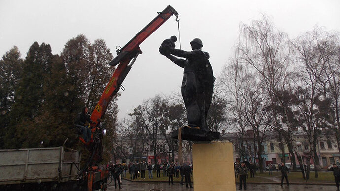 Click to enlarge soviet statues removed ukraine