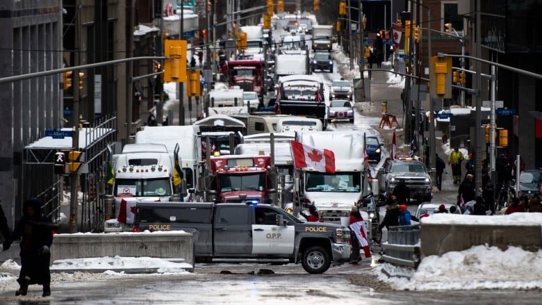 Click to enlarge trucks ottawa convoy mandate protest