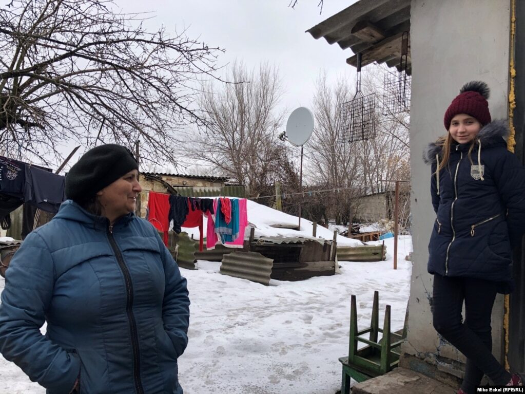 Click to enlarge Svitlana Sukharevska and her 12-year-old daughter Arina stand in their backyard