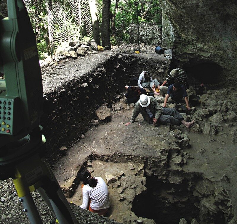 Click to enlarge Excavations at the Grotte Mandrin