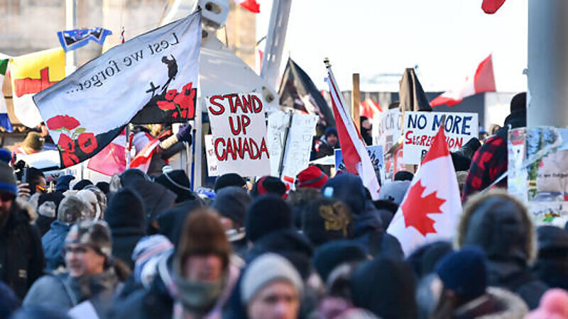 Click to enlarge protest ottawa canada freedom convoy truckers
