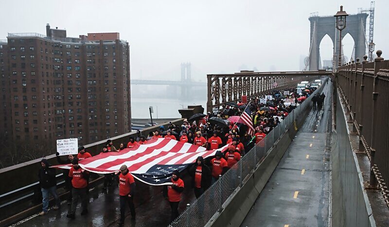 Click to enlarge vaccine madate protest bridge flag new york city
