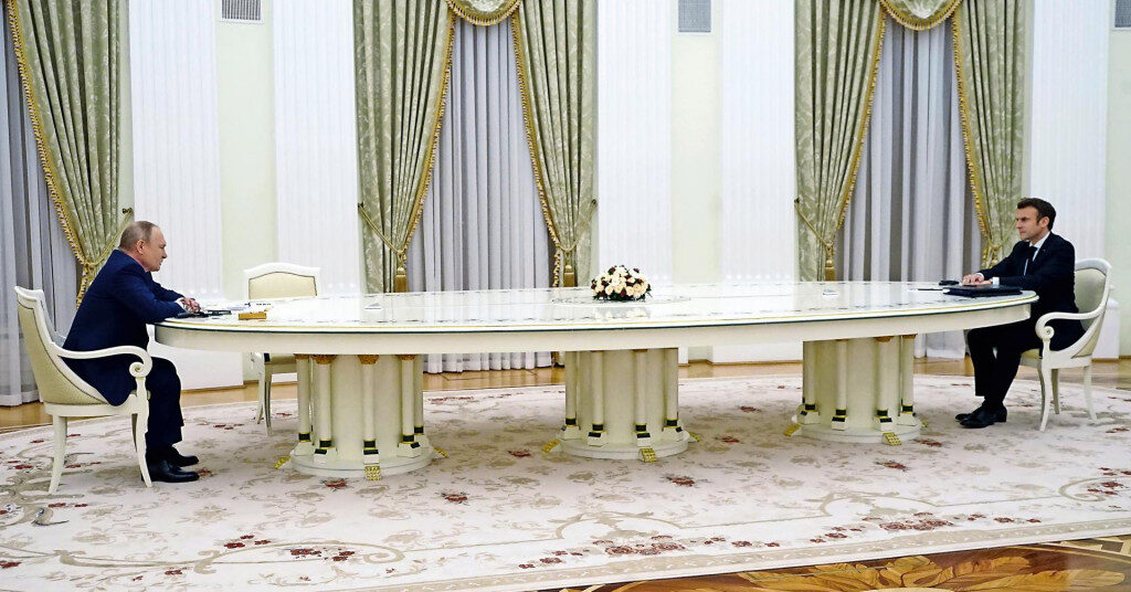 Click to enlarge putin i macron