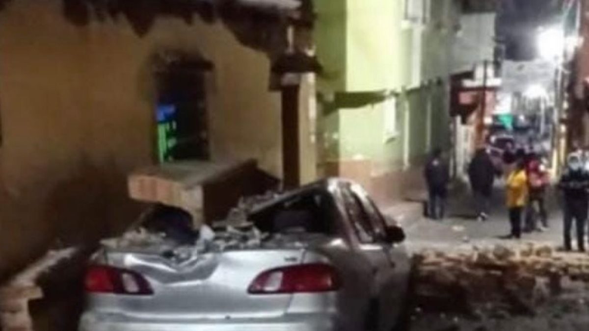 A car crushed by falling debris from a collapsing building in Guatemala's Totonicapán city