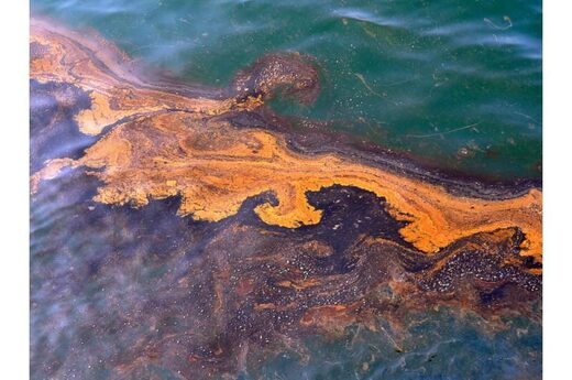 oil water deepwater horizon
