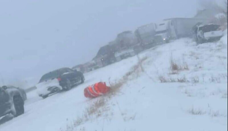 Click to enlarge car crash blizzard illinois